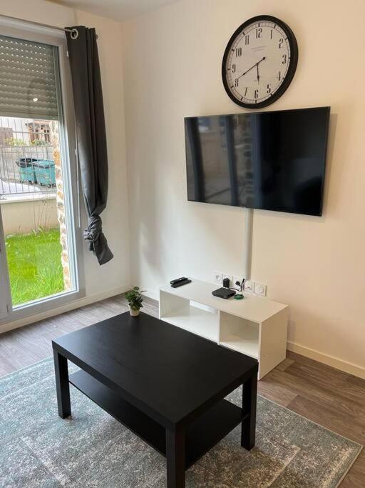 Appartement F2 De Haut Standing En Hypercentre Avec Jardin Prive A 270 M De La Gare De Mantes ! Ngoại thất bức ảnh