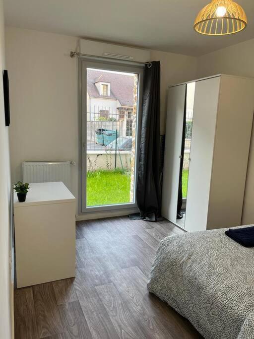 Appartement F2 De Haut Standing En Hypercentre Avec Jardin Prive A 270 M De La Gare De Mantes ! Ngoại thất bức ảnh