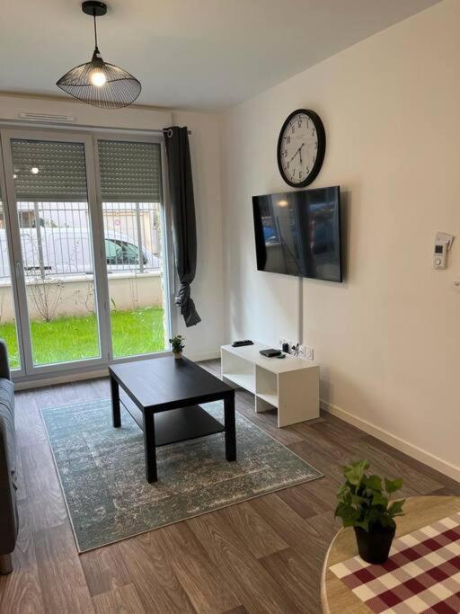 Appartement F2 De Haut Standing En Hypercentre Avec Jardin Prive A 270 M De La Gare De Mantes ! Ngoại thất bức ảnh